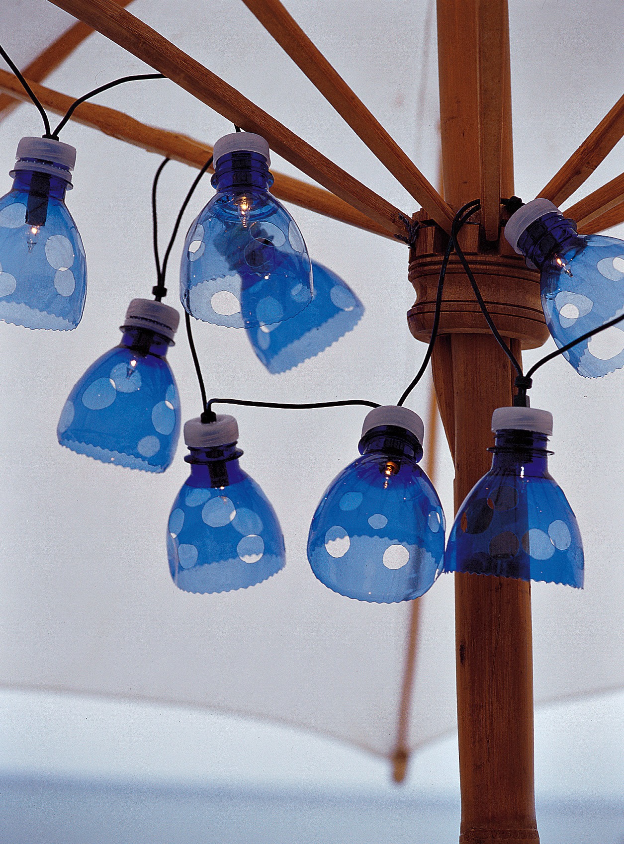 Гирлянда из пластиковых бутылок своими руками