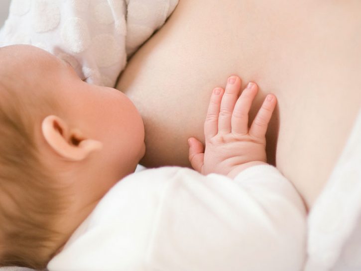 
 L'OMS raccomanda da sempre l'allattamento al seno come migliore metodo per nutrire e accudire il p