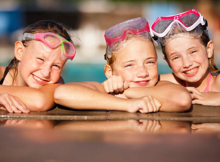 Bambini in piscina senza micosi