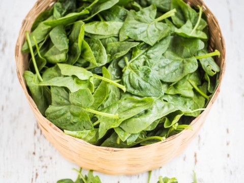 La ricetta dell’insalata estiva agli spinaci