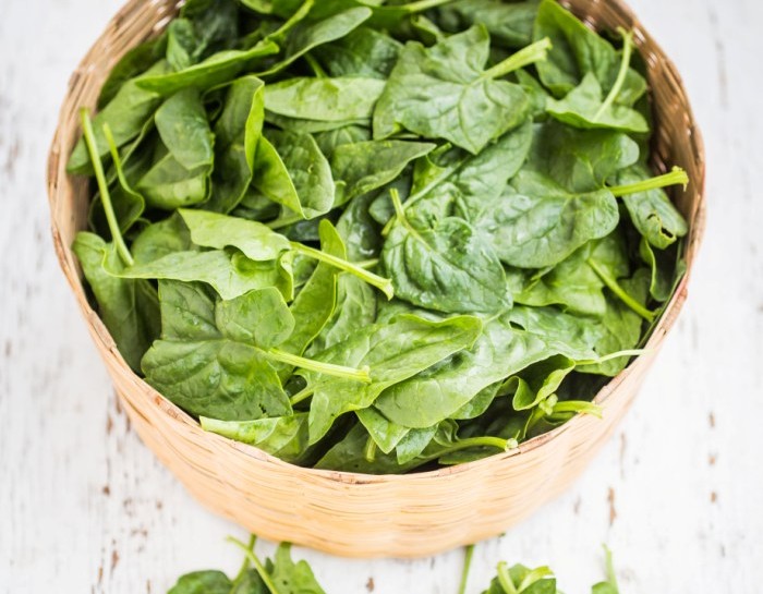 La ricetta dell’insalata estiva agli spinaci
