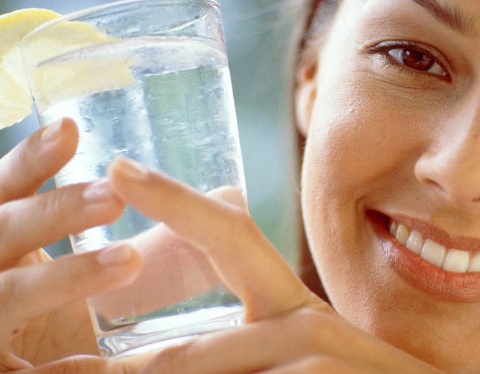 Bere acqua e limone cancella la stanchezza