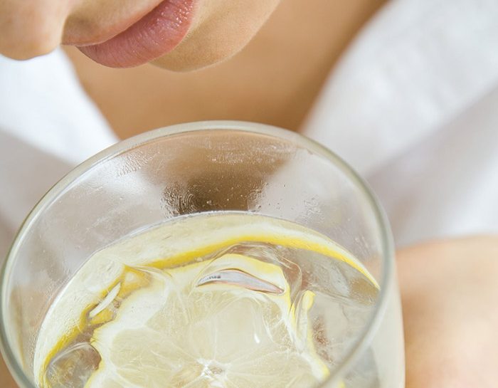 Acqua e limone combattono la ritenzione idrica