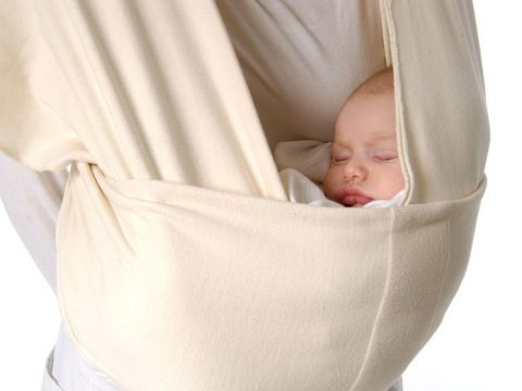 8 benefici della fascia portabebè (per mamma e bambino)