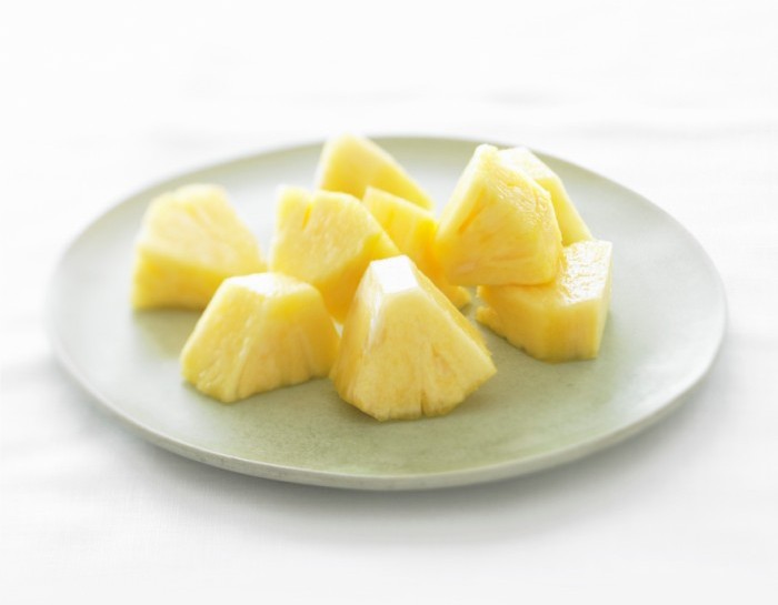 Torta estiva veloce con l'ananas