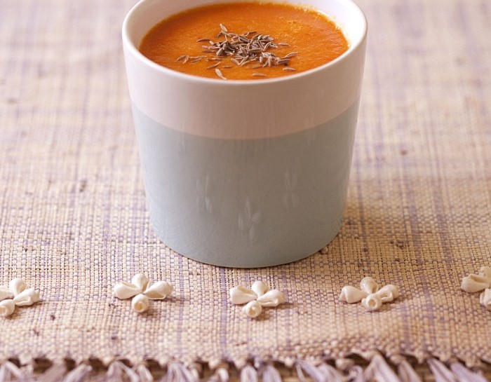 Gazpacho con avocado e pomodori