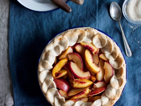 Crostata con farina di farro e pesche