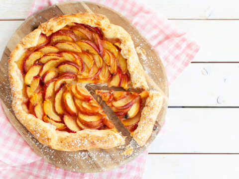 Crostata con farina di farro e pesche