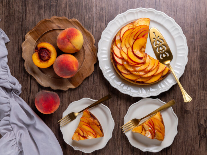 Torta con le pesche