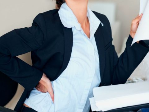 Schiena: 4 esercizi (più 2) prima e durante le ore d'ufficio