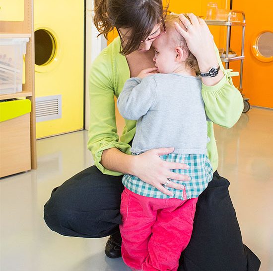 Il distacco tra mamma e bambino per iniziare l'avventura del nido rappresenta sempre un momento de