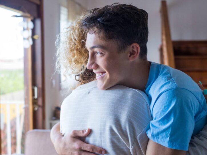 Come aiutare un figlio adolescente innamorato