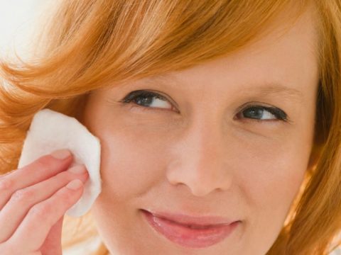 Brufoli e acne: occhio a stress e microbiota