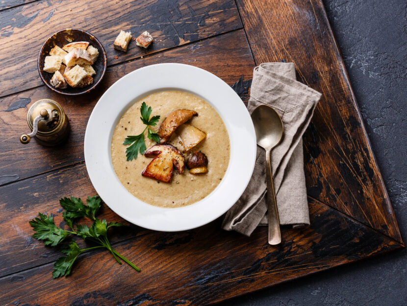 Zuppa di funghi con le cipolle