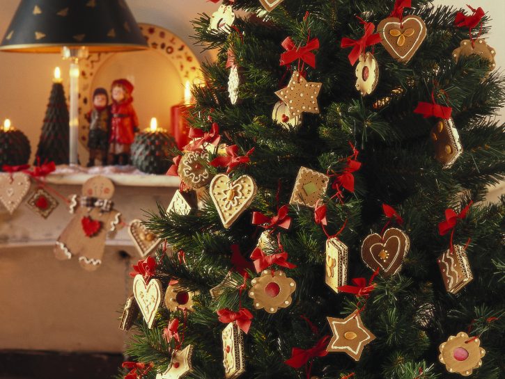 Biscotti Di Natale Per Decorare Lalbero.20 Idee Creative Per Addobbare L Albero Di Natale Low Cost