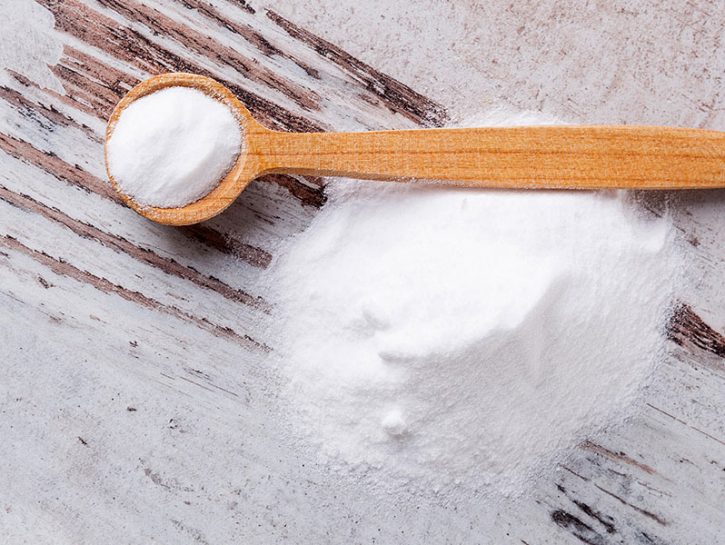 BICARBONATO DI SODIOIl bicarbonato di sodio può aiutare a pulire e igienizzare il materasso, ostac