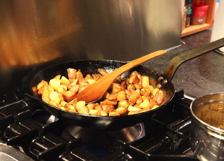 Patate in padella: fanno bene o male alla linea?