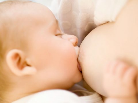Allattamento: la posizione di neonatologi e pediatri