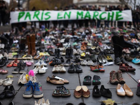 La protesta (pacifica) delle scarpe a Parigi