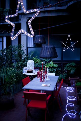 LUCI IN GIARDINO Se hai un giardino o un terrazzo non dimenticartene. Anche d'inverno puoi creare u