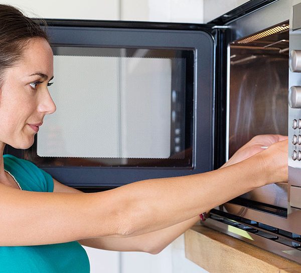 Il bicarbonato per pulire il forno