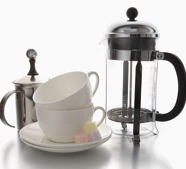 Il bicarbonato per togliere le macchie di tè e caffè