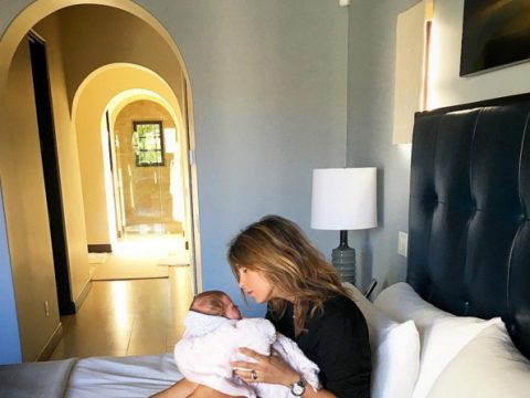 Elisabetta Canalis, primo mese da mamma