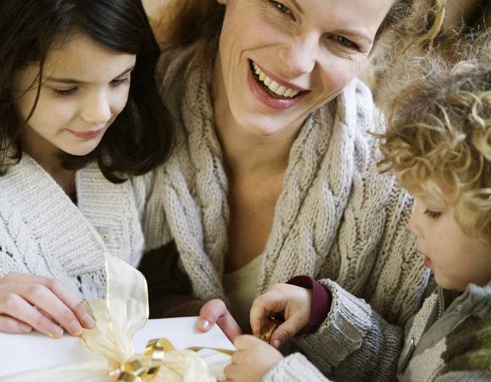Perché è meglio fare meno regali ai bambini