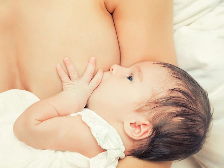  Nel suo primo mese di vita il tuo bambino: - Muove braccia e gambe a piccoli scatti, non è armonio