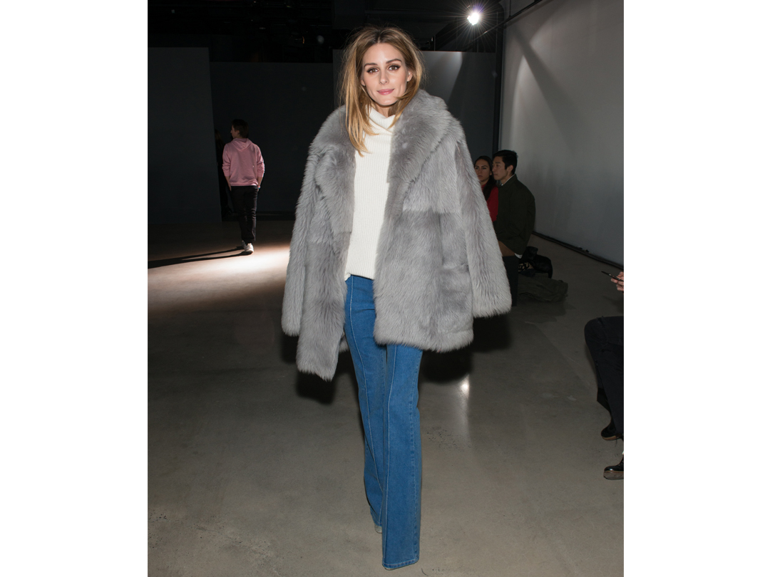 Pantaloni a zampa: istruzioni per l'uso e 6 look per indossarli con stile -  Donna Moderna