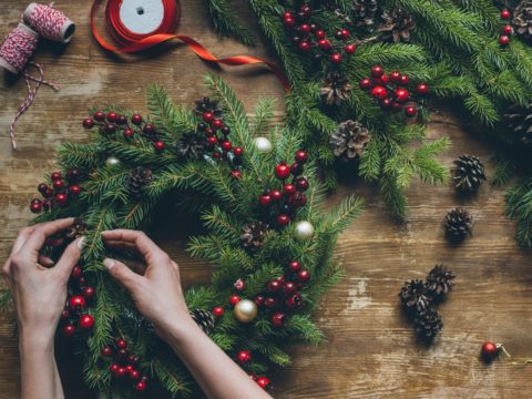 Ghirlande natalizie fai da te: tutto l’occorrente per vestire a festa la casa