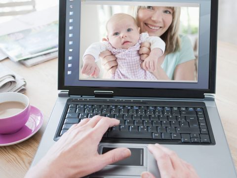 Perché è sbagliato pubblicare le foto dei bambini sui social