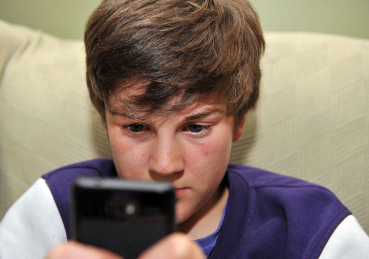 Facebook (e i social) vietati ai minori di 16 anni