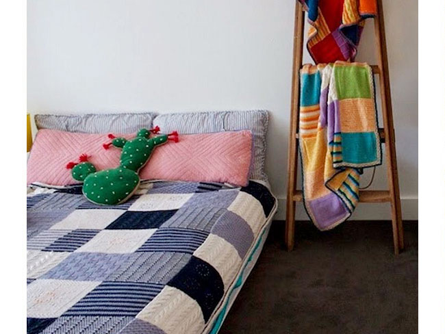 Coperta patchwork dai vecchi maglioni