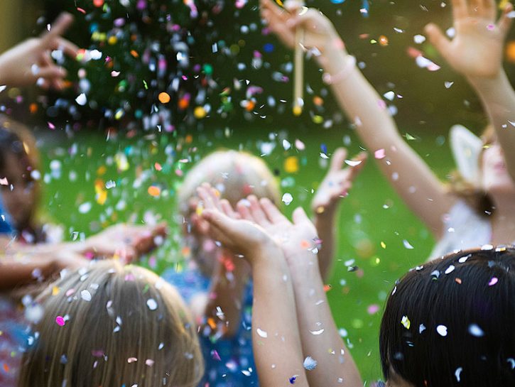 Lavoretti con i bambini: fare i coriandoli