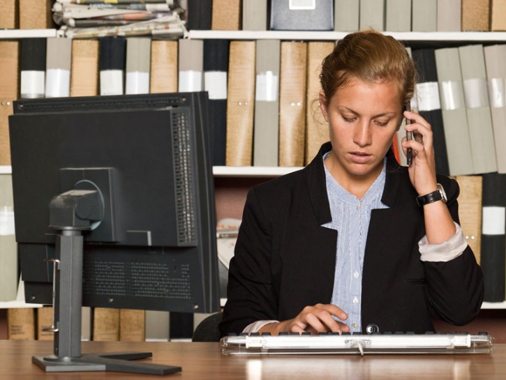 Usare la mail aziendale per scopi privati: si rischia il licenziamento?