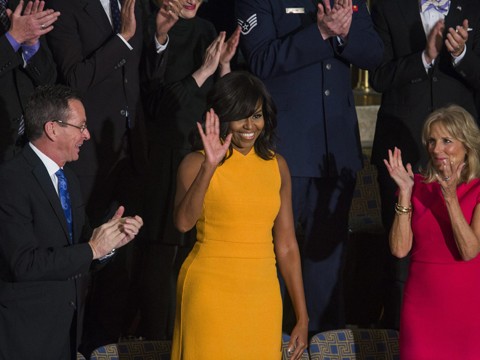 Michelle Obama e il dibattito sul colore dell'abito giallo