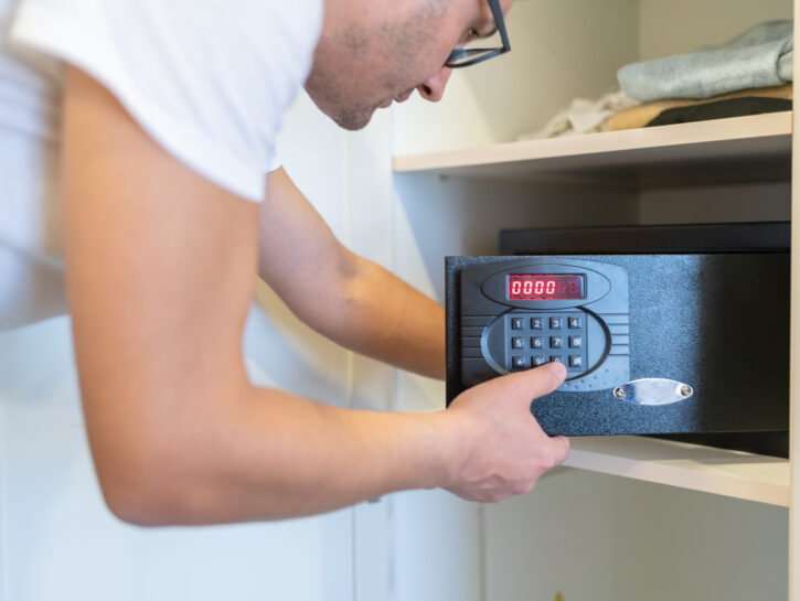 Come montare una cassaforte in una parete