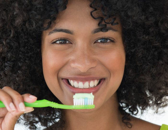 Denti e gengive sani con il Tea Tree Oil