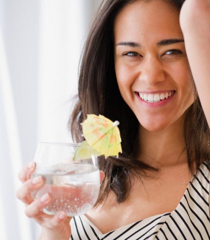 Idratati a dovere con acqua e succhi freschiRicordarsi di bere a sufficienza: questa è una regola d
