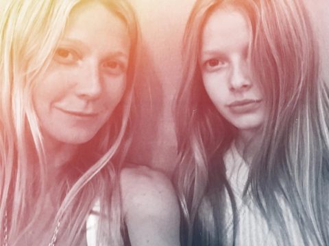 Gwyneth Paltrow, selfie con la figlia (identica) Apple