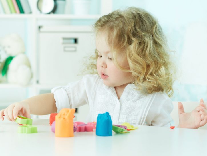 
 La manipolazione è uno dei giochi favoriti dai bambini di tutto il mondo. Libera la fantasia, fa 