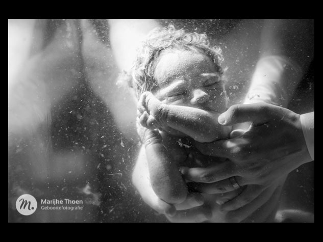 La foto vincitrice dell'International Association of Professional Birth Photographers: il momento de