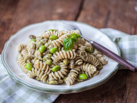 Pasta con pesto di pistacchi ed edamame all’aceto balsamico