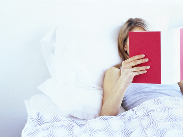 Perché fa bene leggere la sera