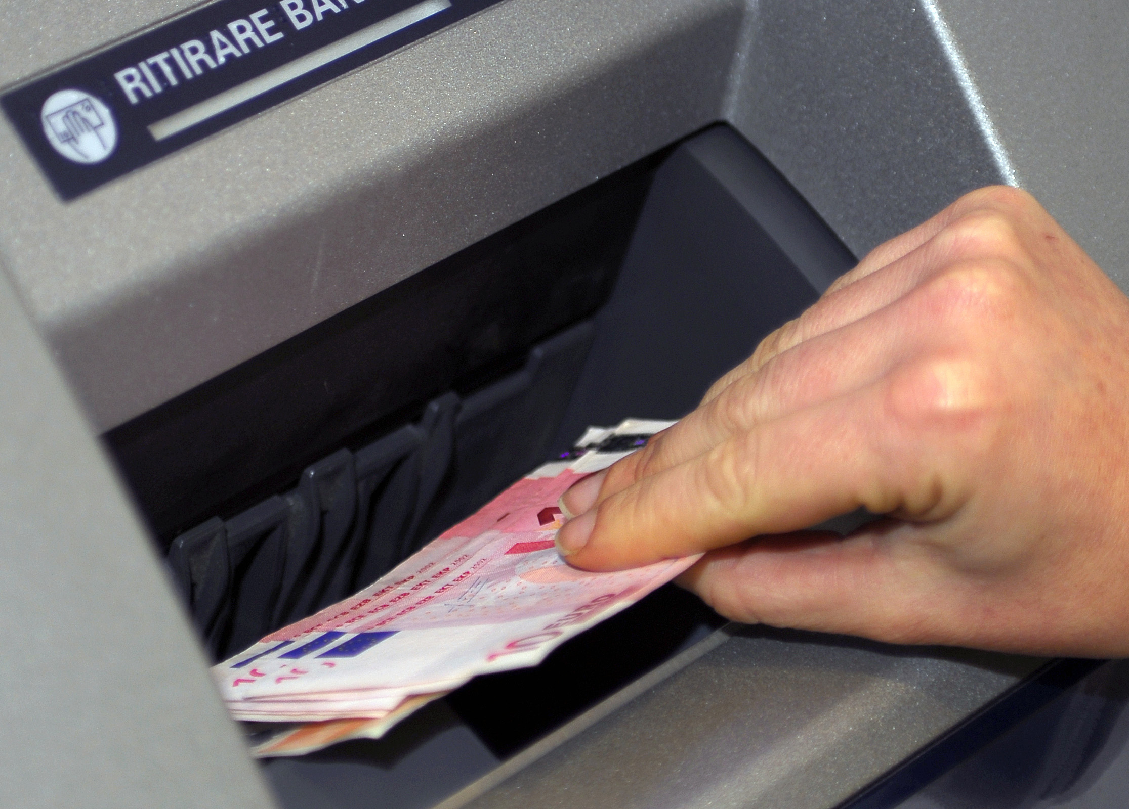 Banche In Crisi Consigli Su Come Gestire Conto Corrente Risparmi Bot E Azioni Donna Moderna