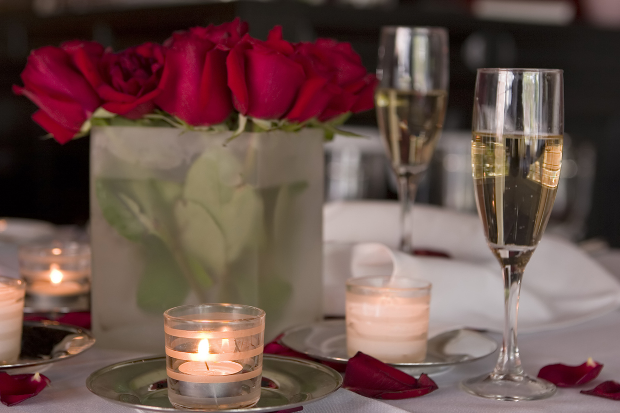Set Di 4 Portacandele Circolari In Ferro Battuto – Stile Retrò Opaco, Per Candele Coniche, Perfetti Per Centrotavola Romantici A Natale, San Valentino, Matrimoni E Cene