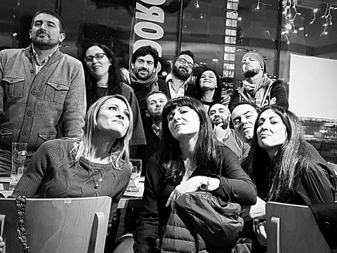 Se venti anni dopo, i compagni di scuola, in un gruppo whatsapp...