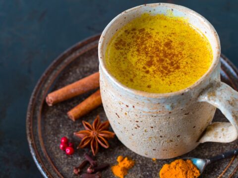 Golden Milk: tutti i benefici della curcuma in una sola bevanda