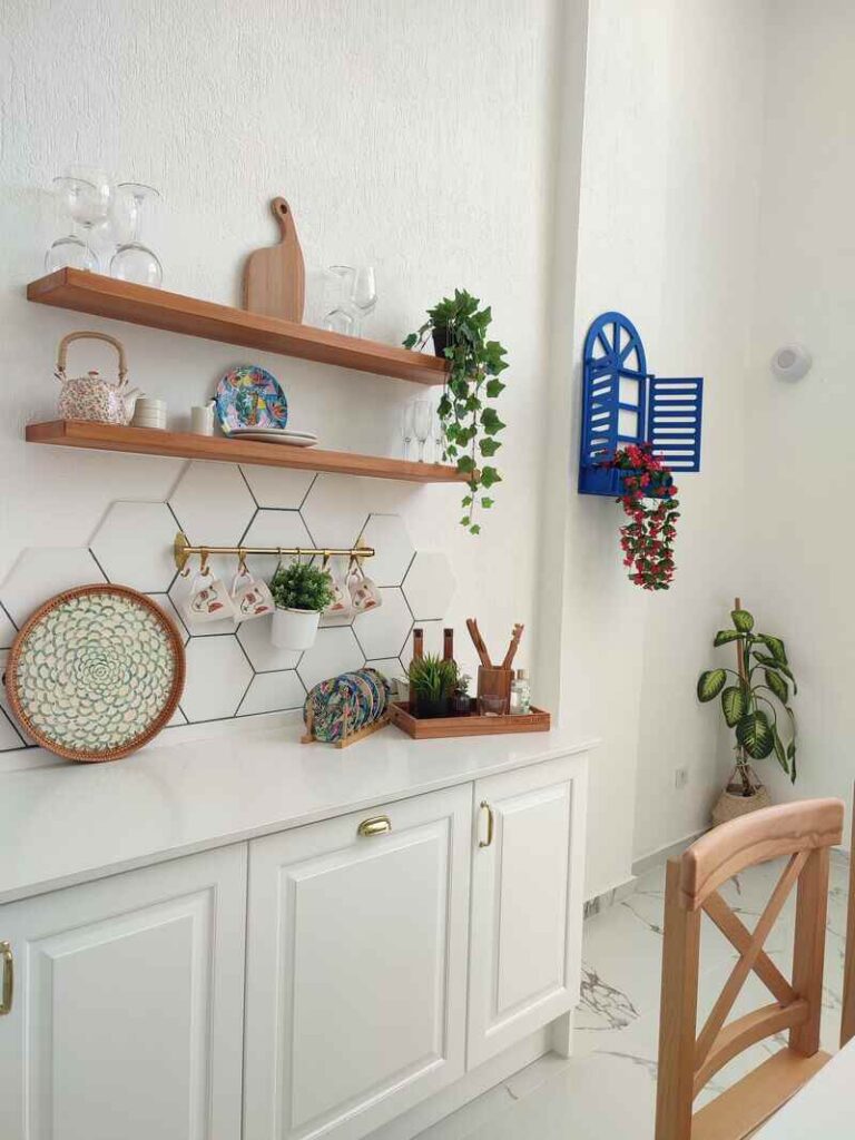cucina con mensole